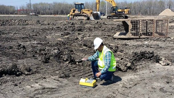 Deteksi Dini Bahaya Pergerakan Tanah: Layanan Monitoring Geoteknik untuk Keamanan Lingkungan Anda!