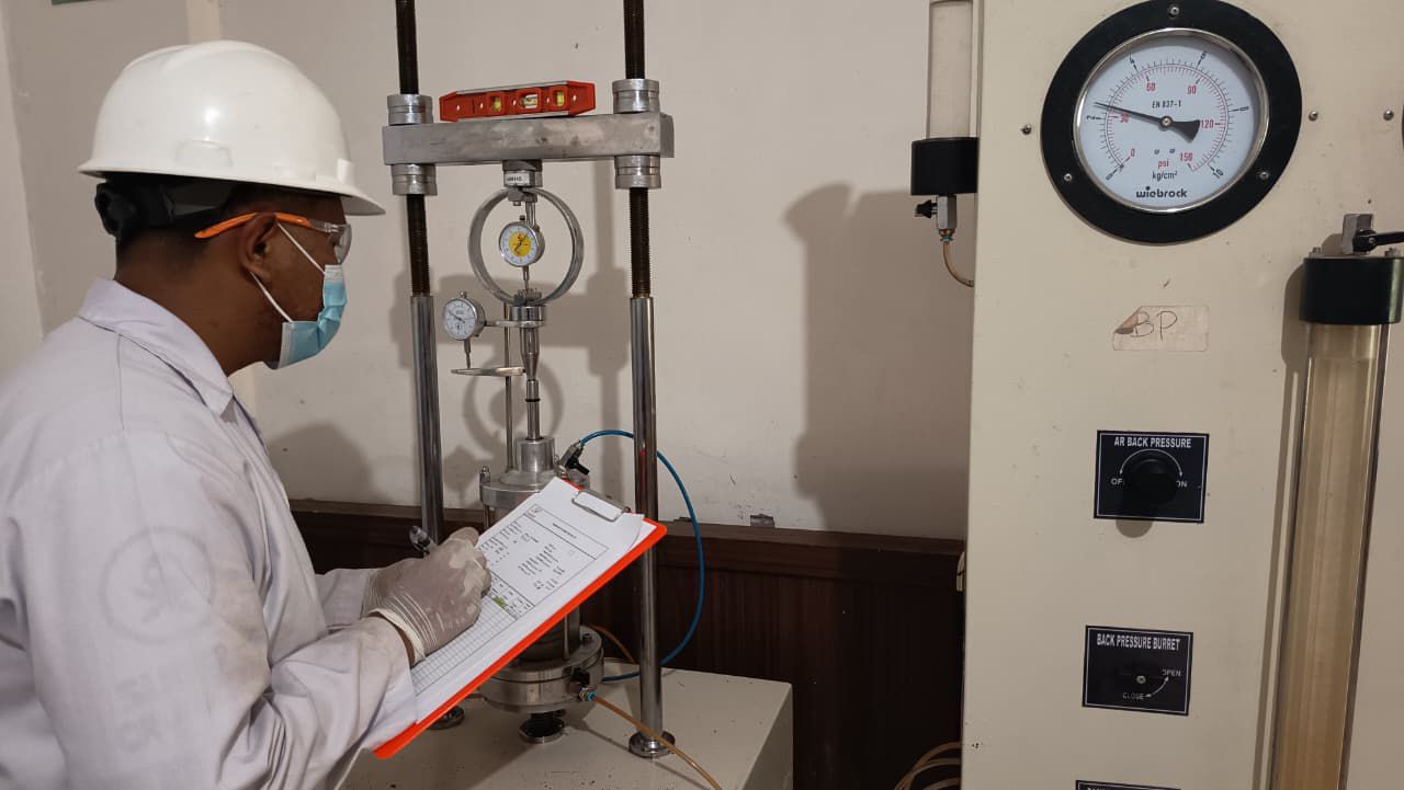 Uji Triaxial PT Bukit Makmur Mandiri Utama (BUMA)